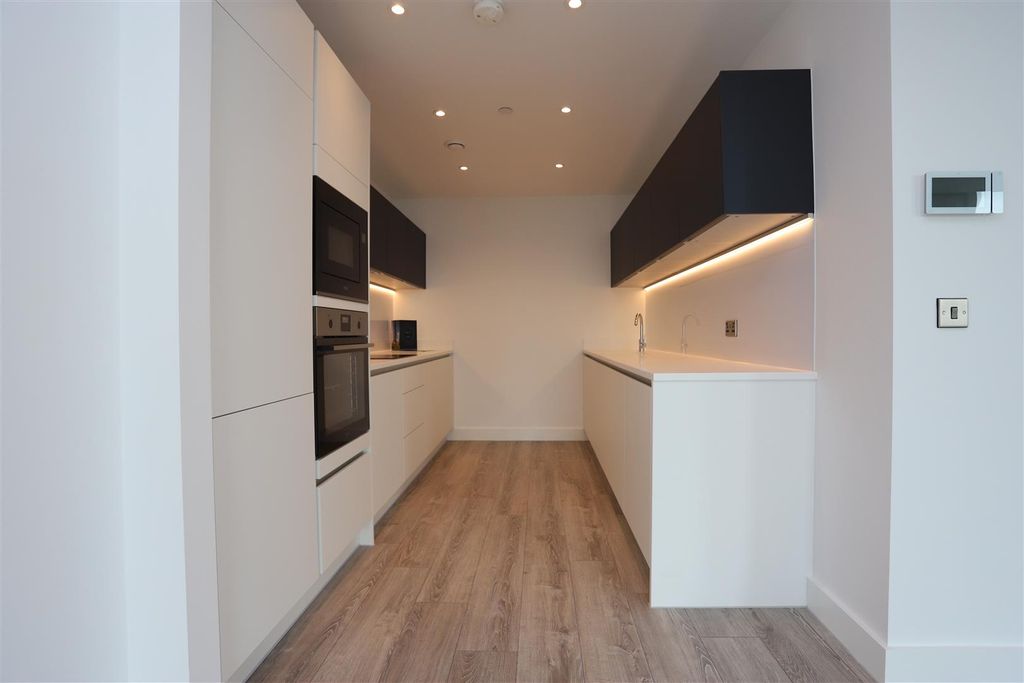 Property photo 2 of 22