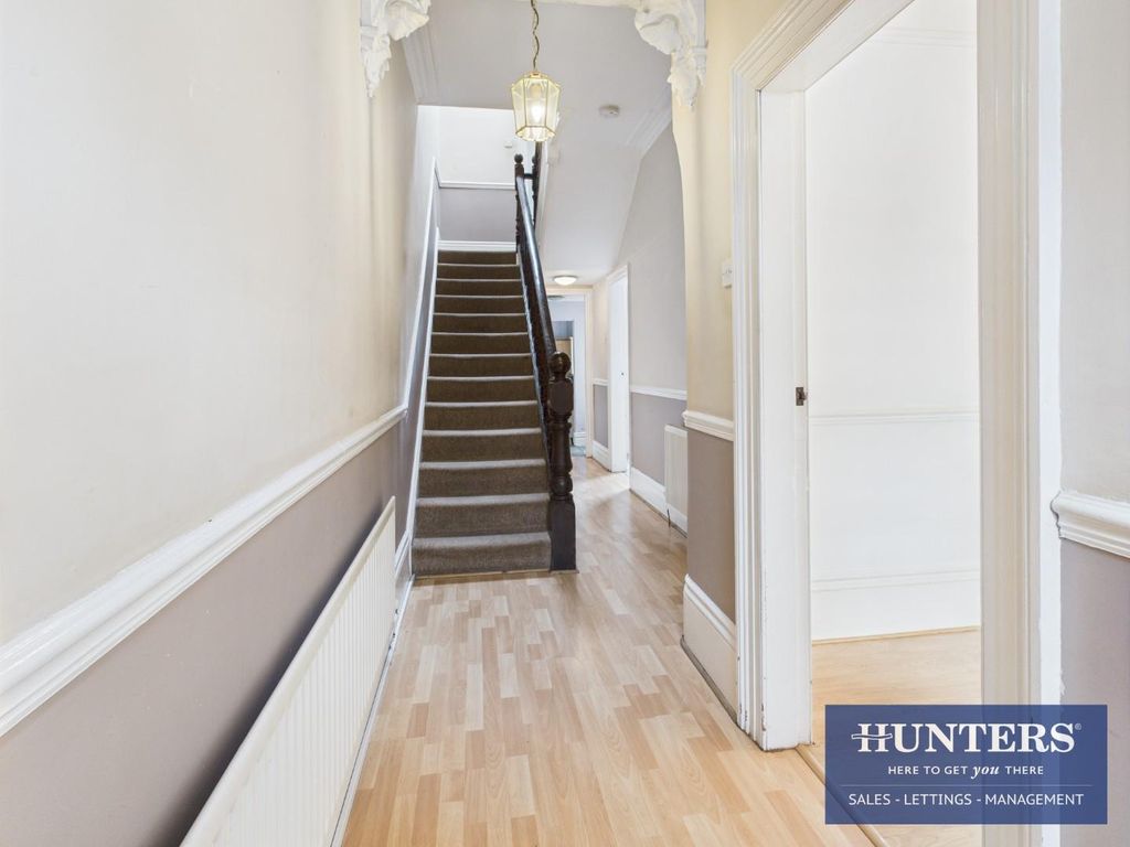 Property photo 2 of 17 Hallway