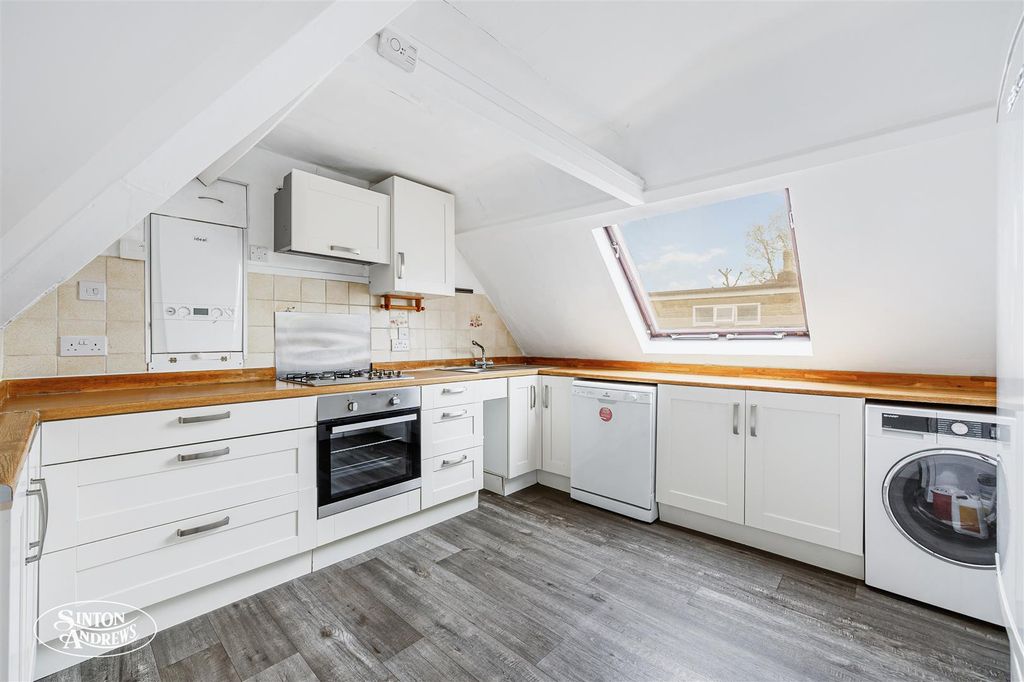 Property photo 2 of 10 Flat C, 3 Somerset Road  (2).Jpg