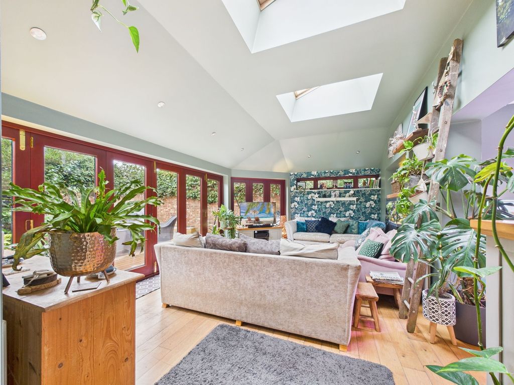 Property photo 2 of 27