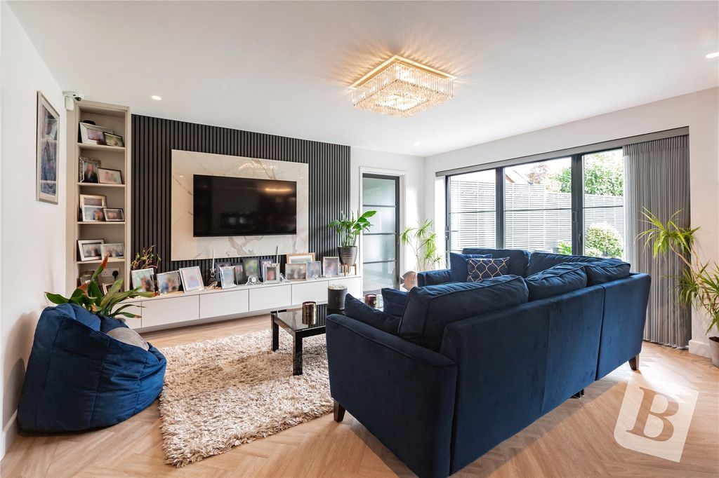 Property photo 2 of 36 Family Area