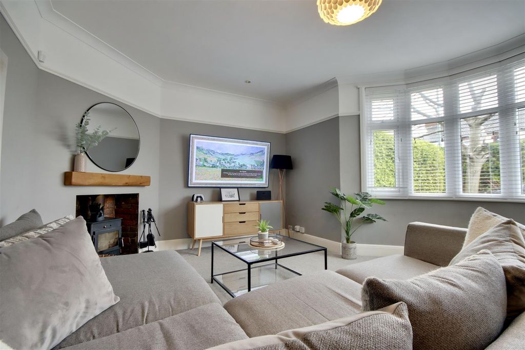 Property photo 2 of 22 Fc95A562-1069-4D1F-9Aef-596A516Bcff4_1_201_A.Jpeg