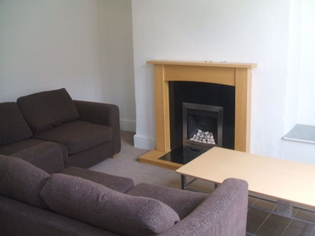 Property photo 1 of 4 Bright, Tidy Living Room With Matching Sofas, A ce...