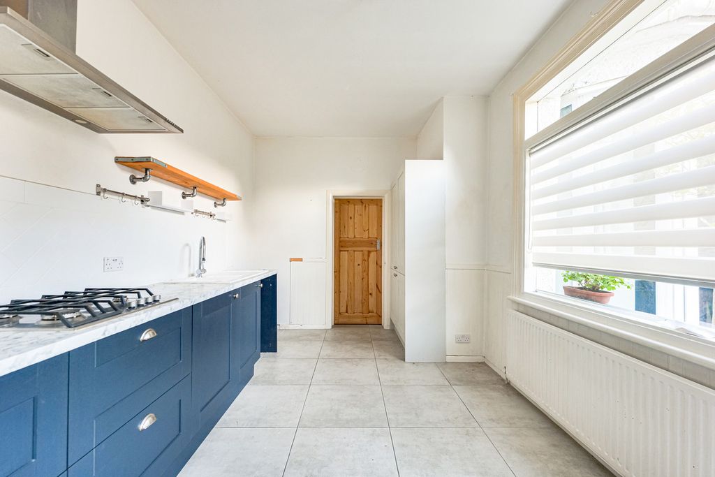 Property photo 3 of 22