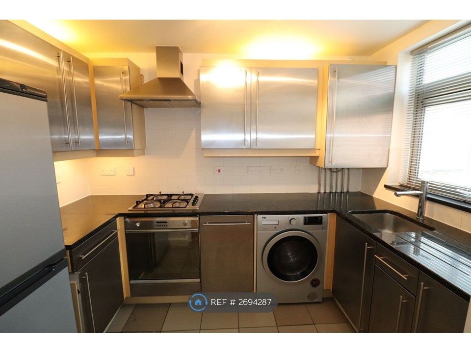 Property photo 3 of 9 Kitchen