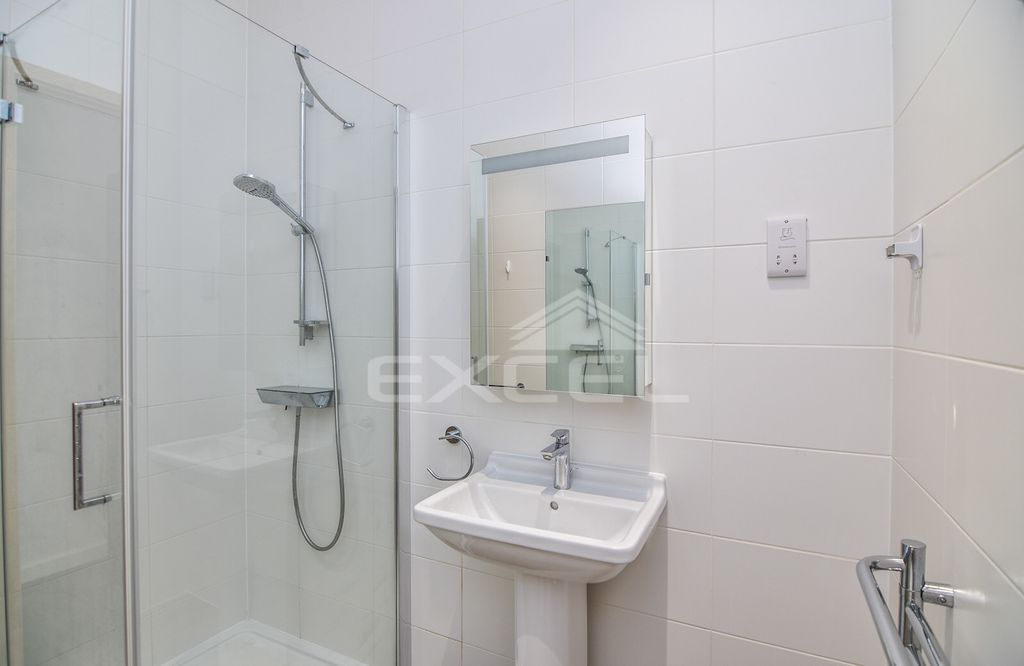 Property photo 2 of 3 Ensuite (1)