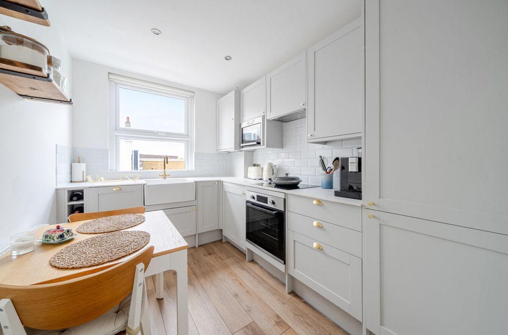 Property photo 3 of 12 1331399-1-6889Eef...
