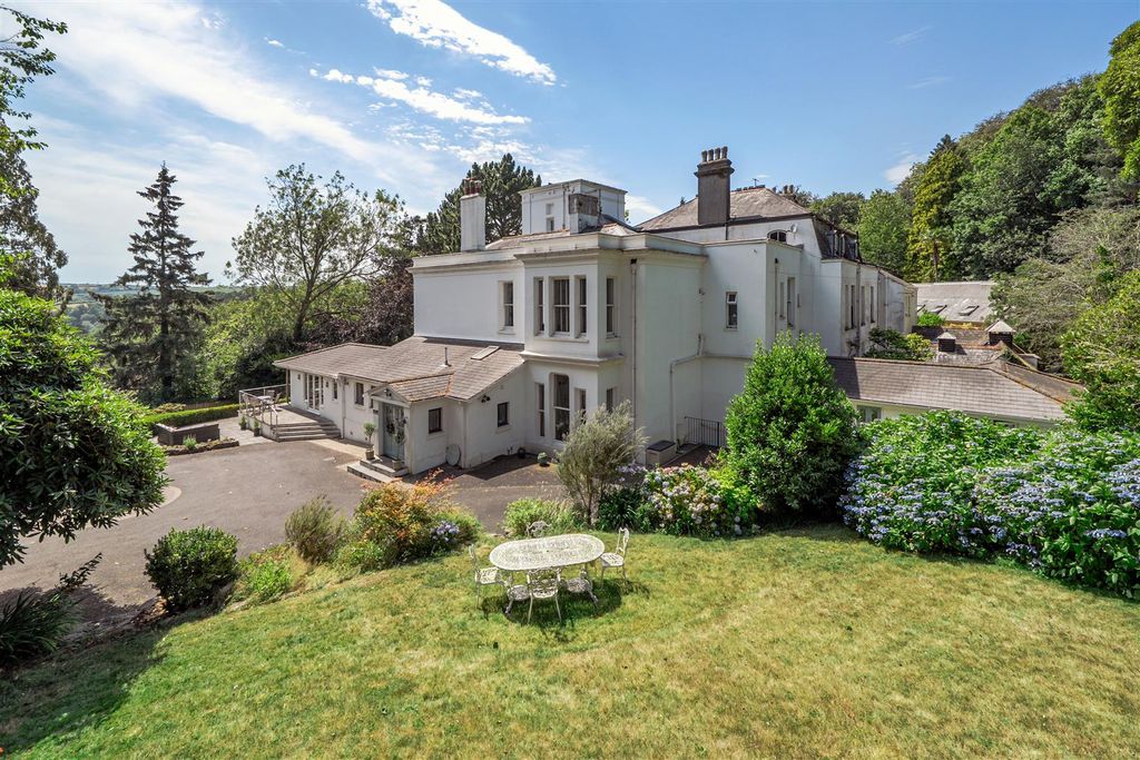Property photo 2 of 51 East H E3.Jpg