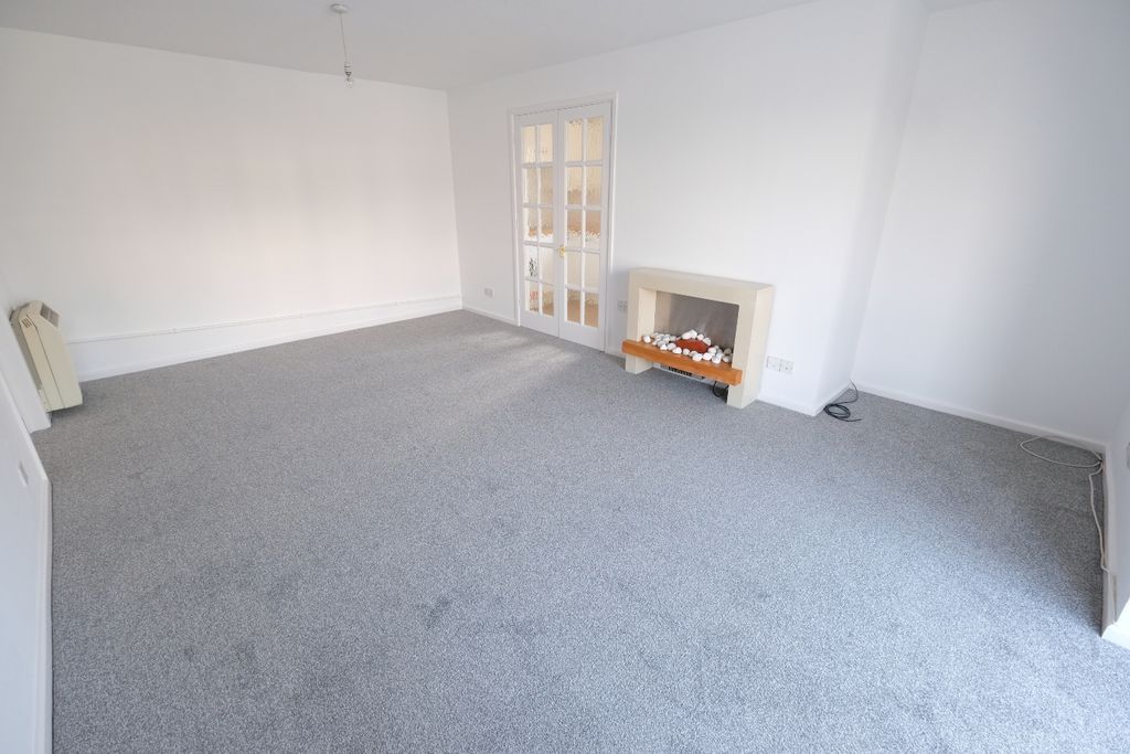 Property photo 3 of 13 Sitting/Dining Room