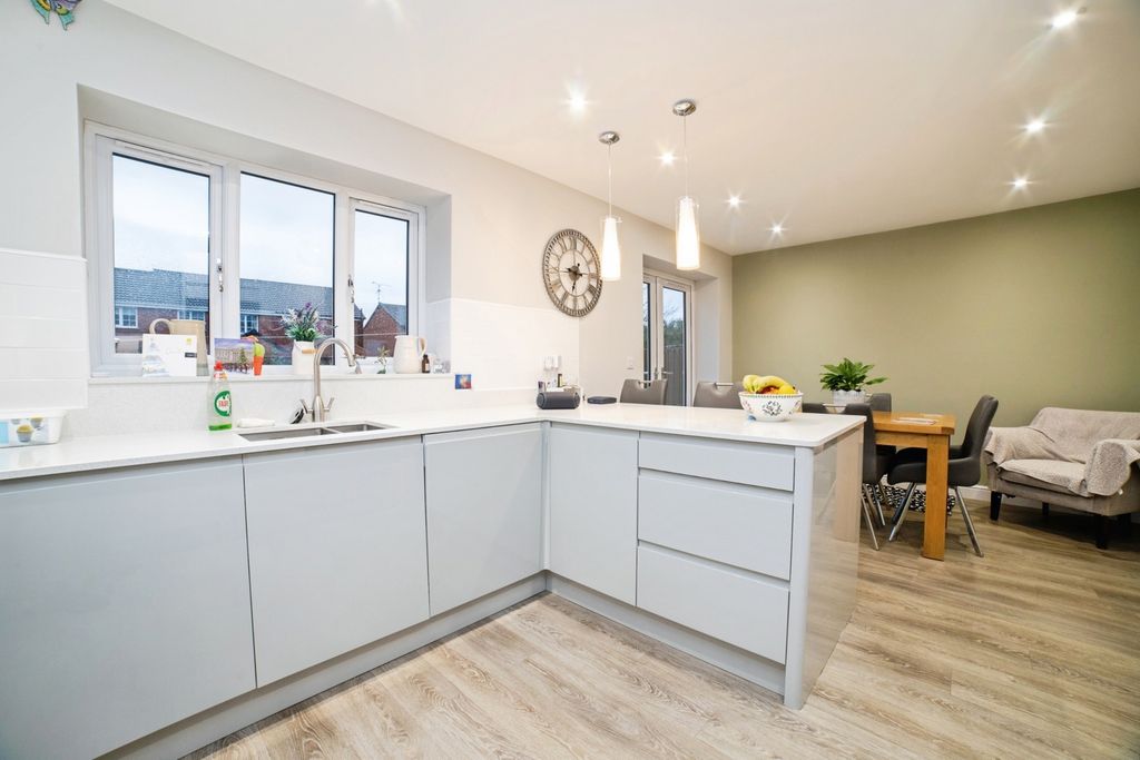 Property photo 3 of 20 Pbox-Img.Jpg