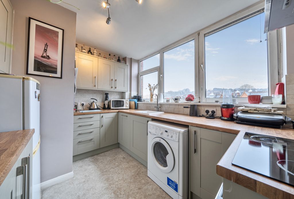 Property photo 3 of 8 1408448-13-69848d...