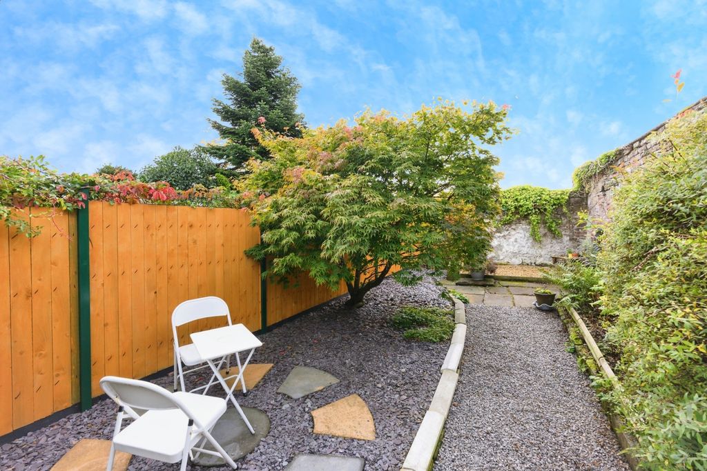 Property photo 3 of 10 Outside