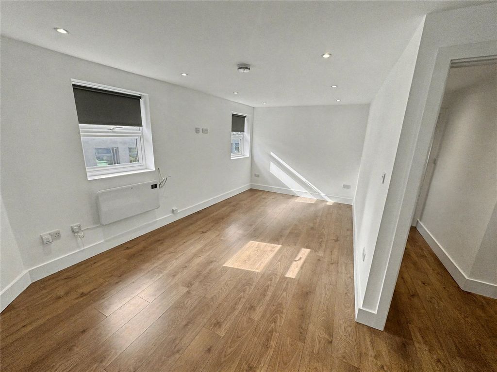 Property photo 1 of 6 Picture No. 12