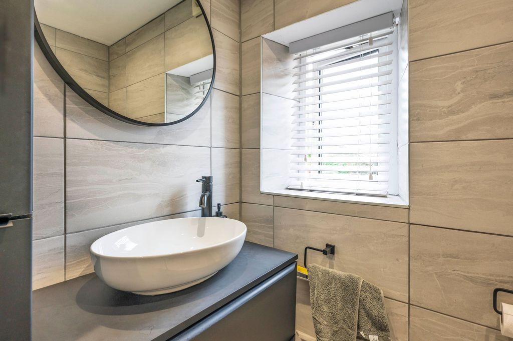 Property photo 3 of 15 Bathroom