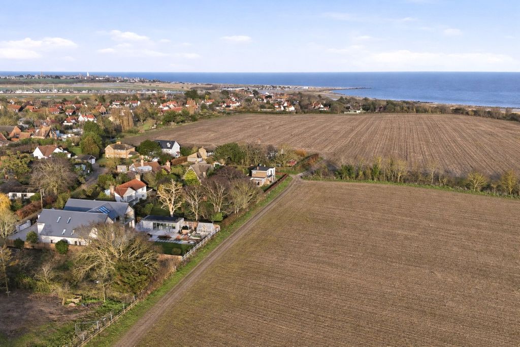 Property photo 1 of 17 Seagulls