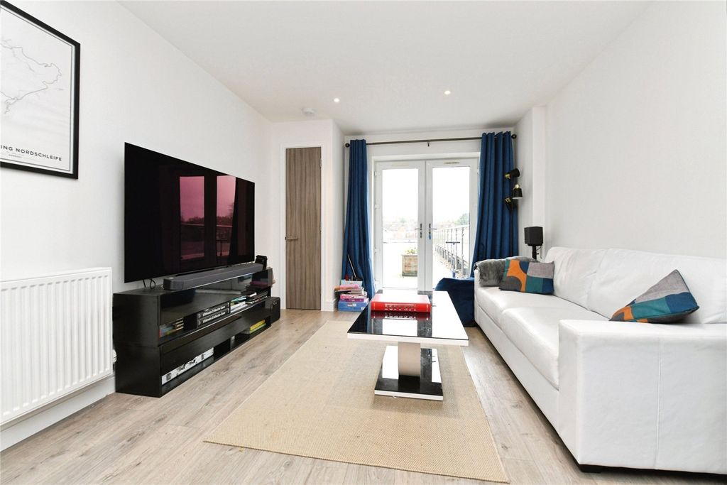 Property photo 3 of 17 Interior