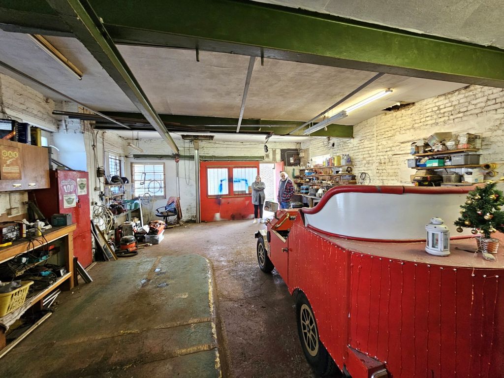 Property photo 3 of 4