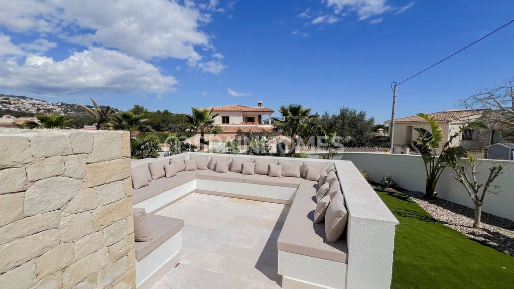 Property photo 3 of 44