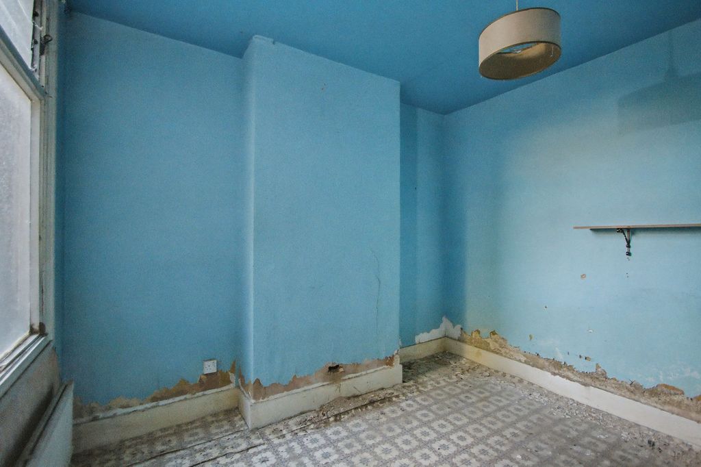 Property photo 3 of 9 63A Ley Street, Ilford, Ig1 4Bg