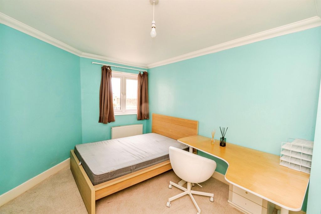 Property photo 3 of 18