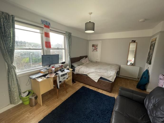 Property photo 1 of 10 Bedroom 1