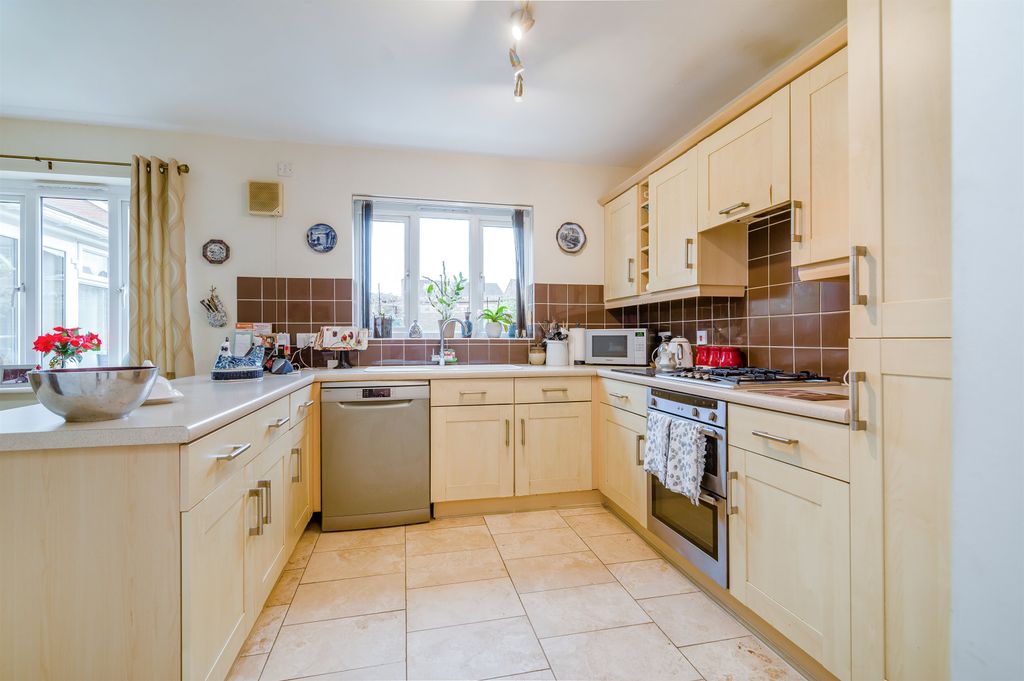 Property photo 2 of 22