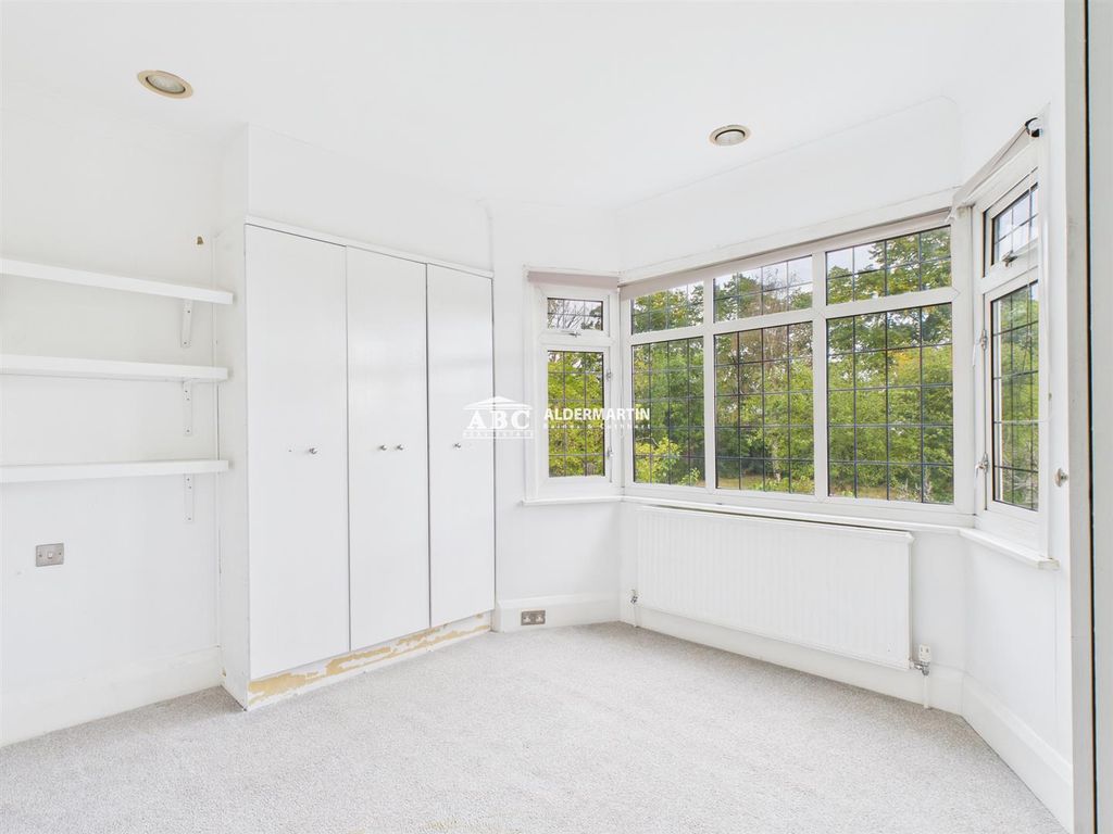 Additional image 13 of 5 bed property for salePenshurst Gardens, Edgware HA8