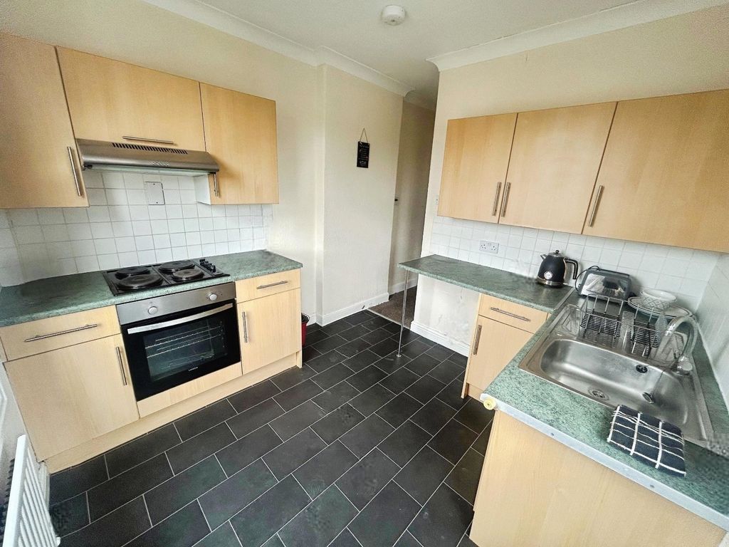 Property photo 2 of 7 Kitchen