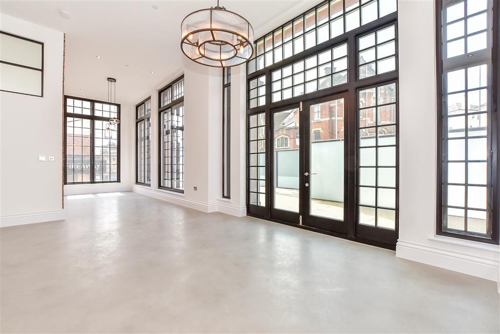 Property photo 1 of 17 Lounge