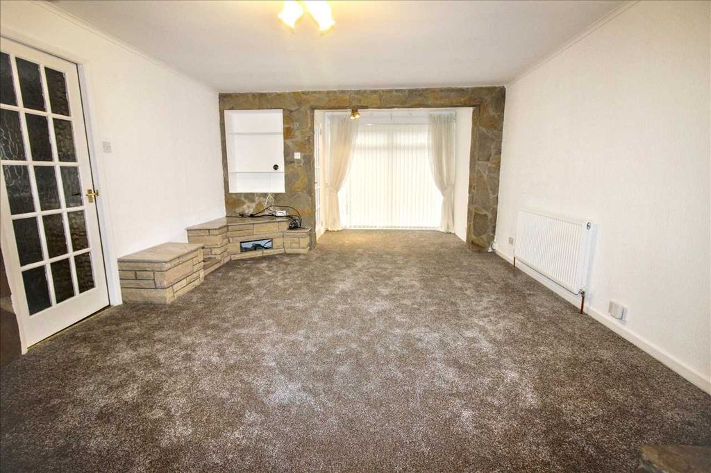 Property photo 2 of 11 Lounge