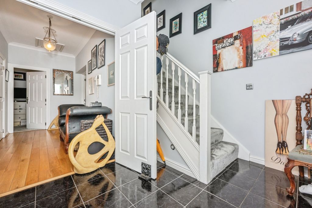 Additional image 15 of 3 bed flat for saleLiverymen Walk, Greenhithe DA9