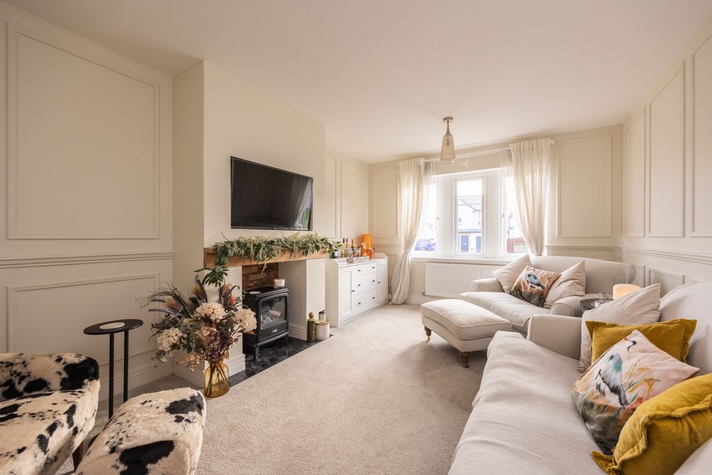 Property photo 2 of 27 Property Image 2