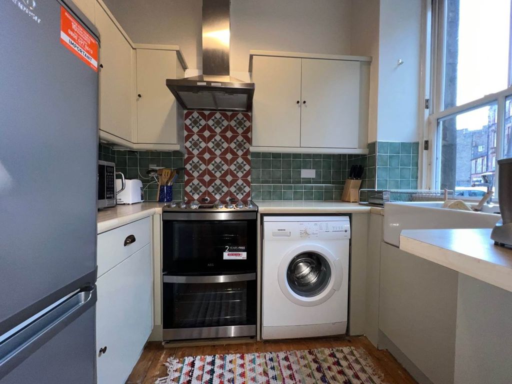 Property photo 2 of 10 Kitchen 01