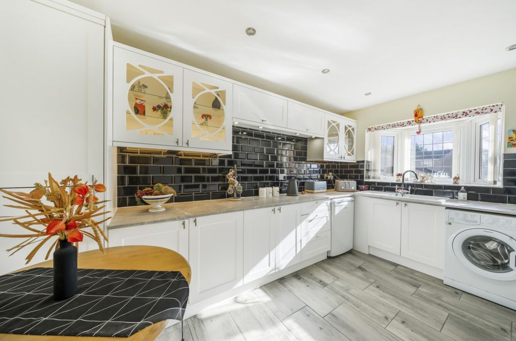Property photo 2 of 22 1256428  (4)