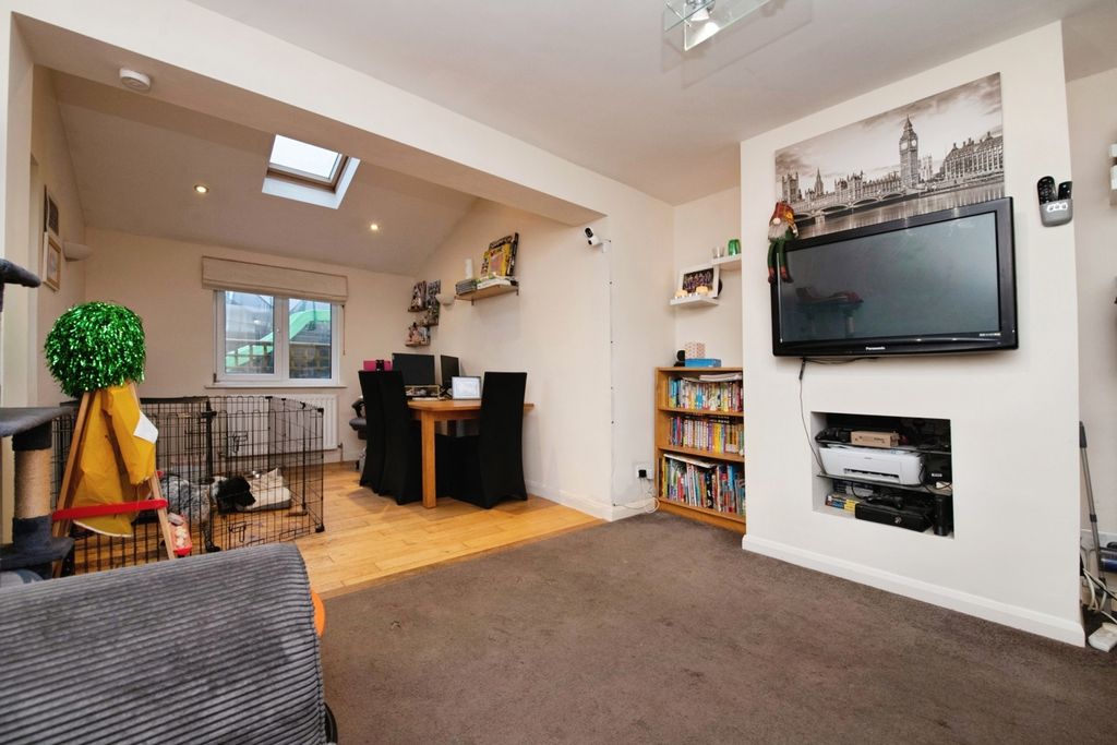 Property photo 2 of 19 Pbox-Img.Jpg