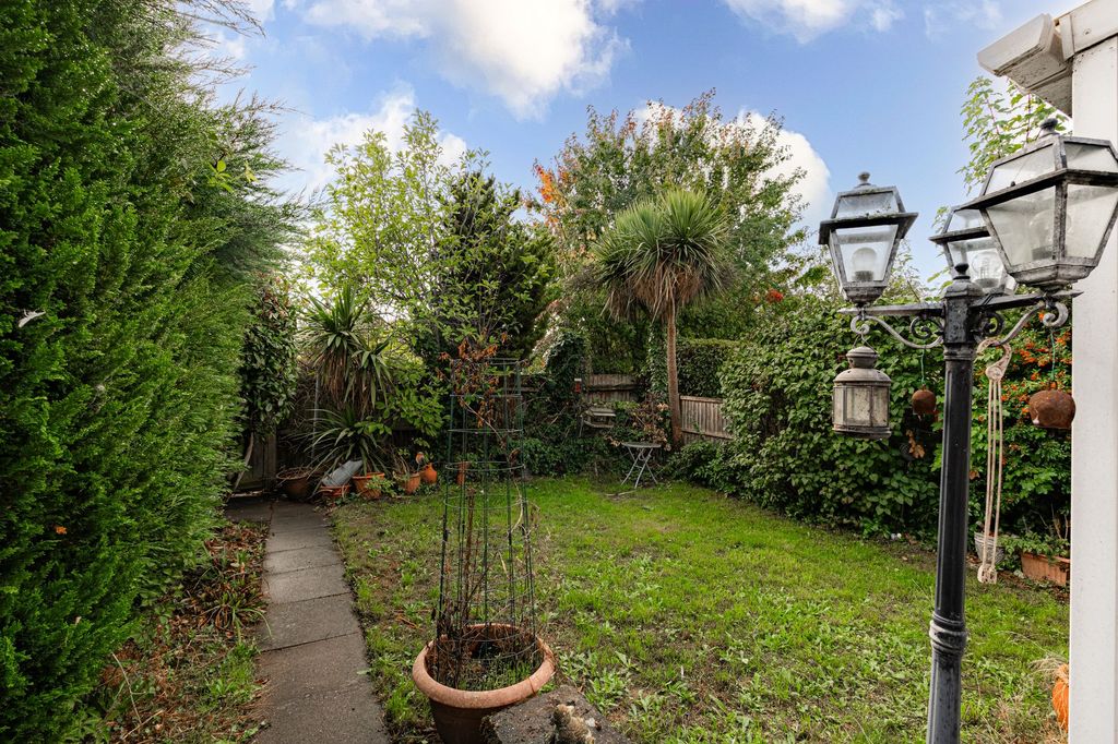 Property photo 2 of 22