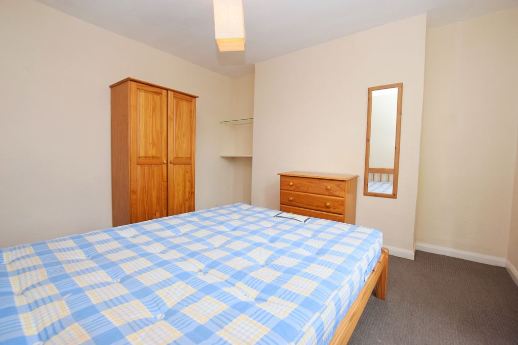 Property photo 2 of 7 C 1