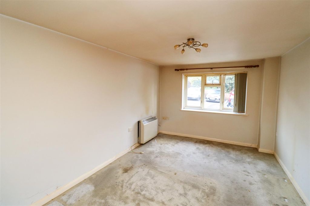 Property photo 3 of 13 Living/Dining Room