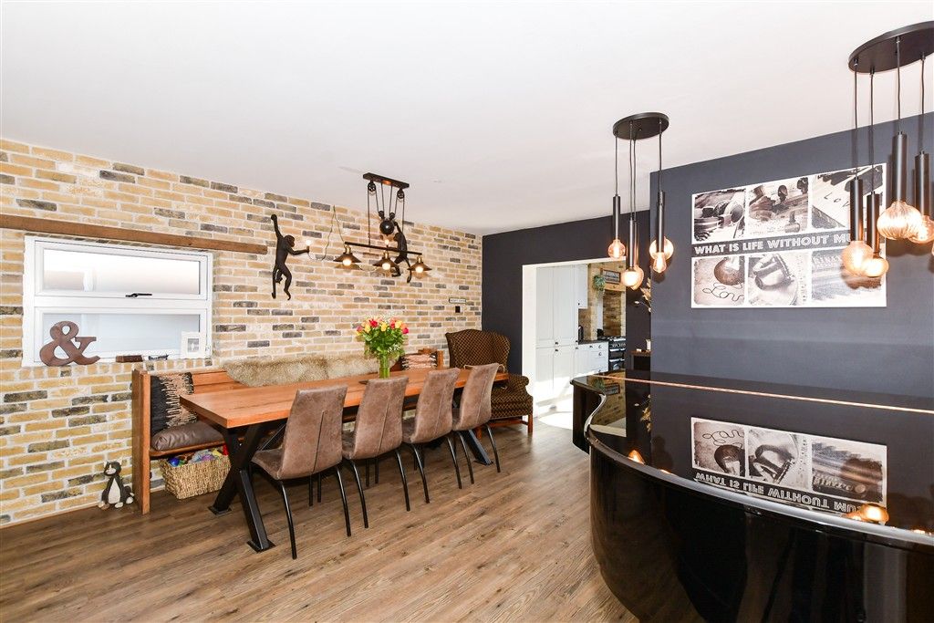 Property photo 3 of 28 Dining Area