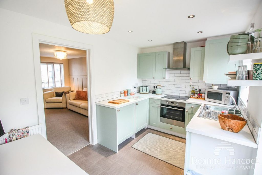 Property photo 3 of 14