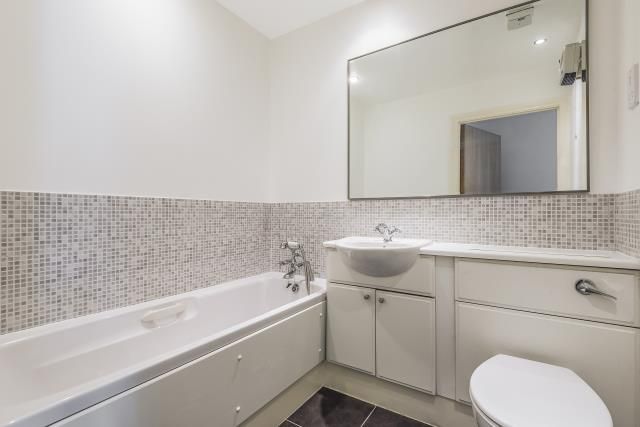 Property photo 2 of 10 Bathroom