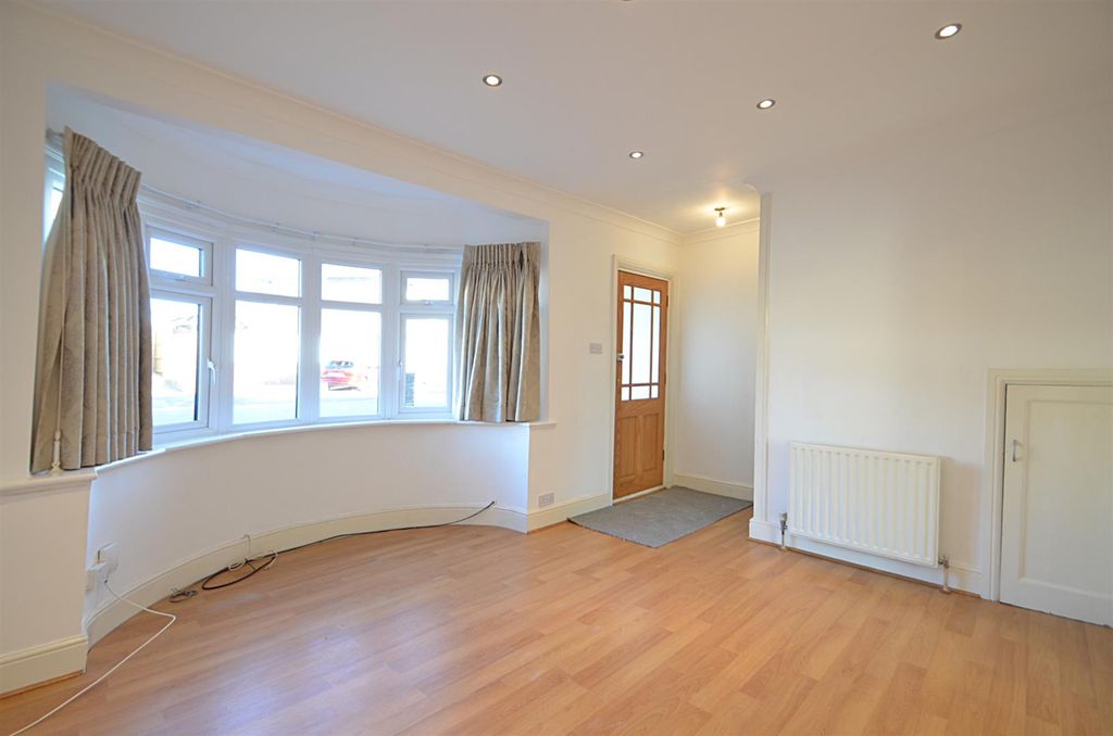 Property photo 2 of 11 Lr .Jpg