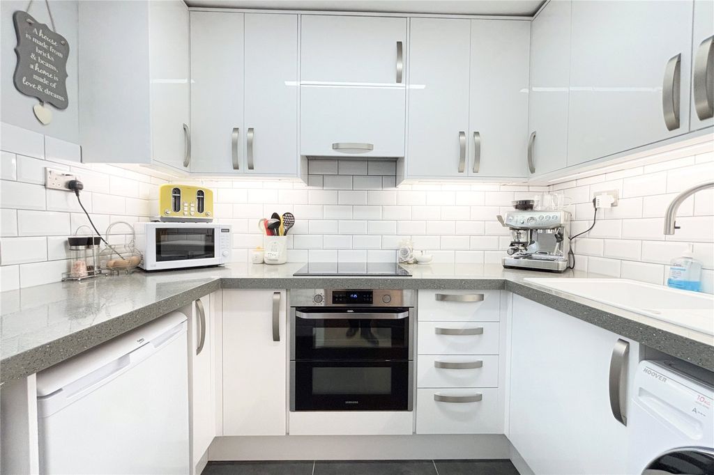 Property photo 3 of 22 Picture No. 14