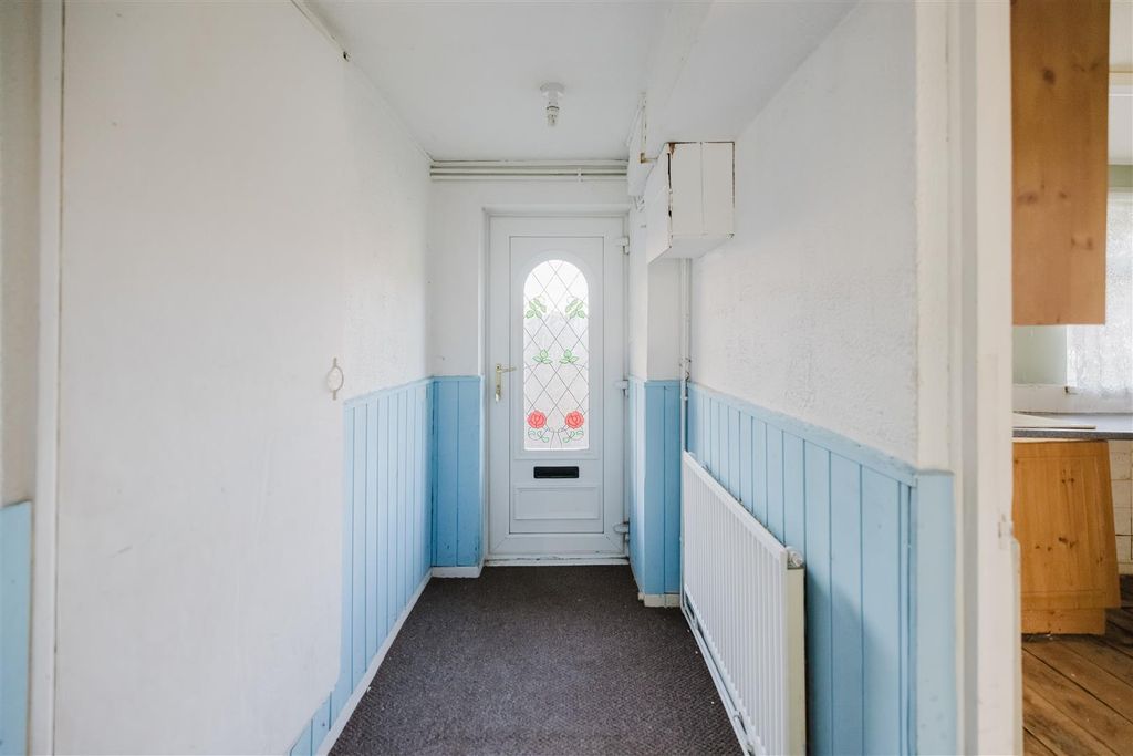 Property photo 2 of 19 Hallway