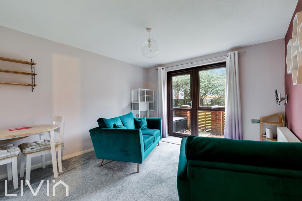 Property photo 3 of 9 Miles Court 16  -6