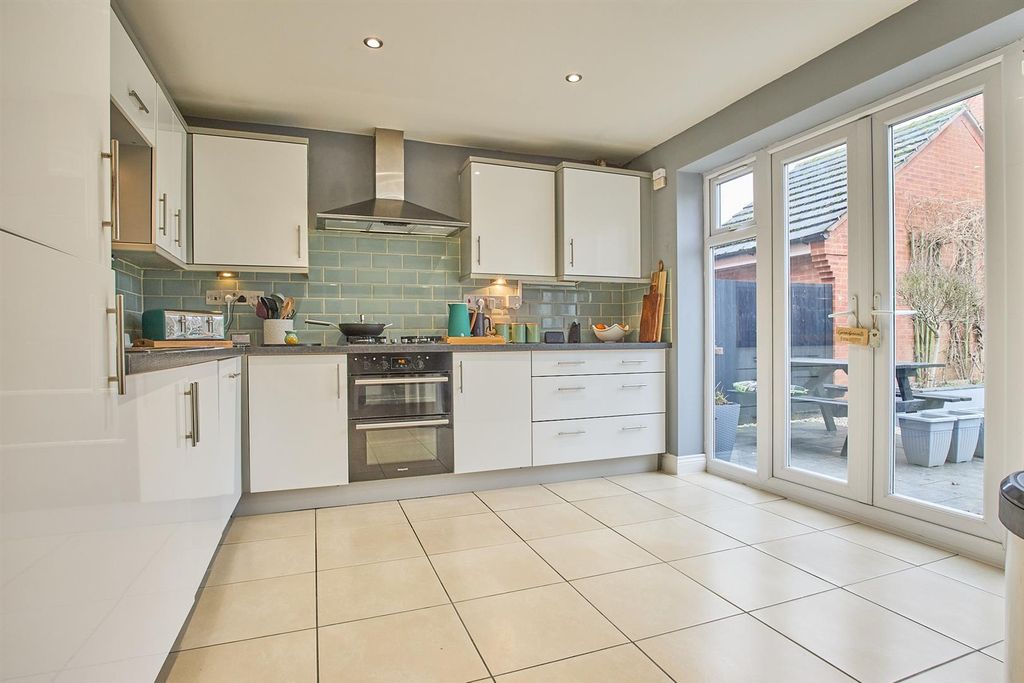 Property photo 2 of 24 Garner Close, Bw 7.Jpg