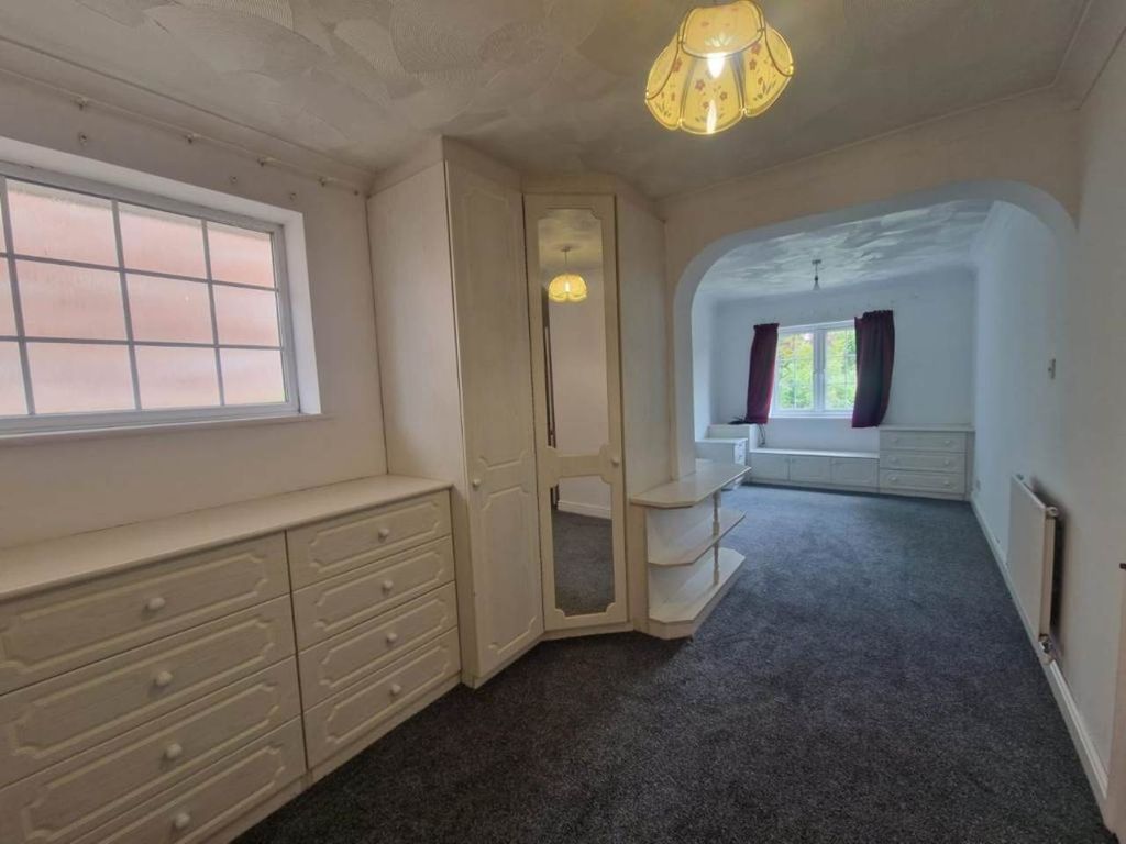Property photo 2 of 16 Master Bedroom