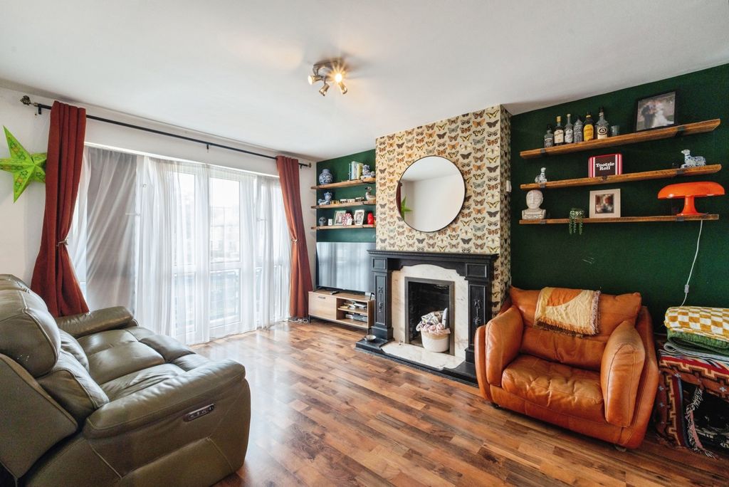 Property photo 2 of 12 Pbox-Img.Jpg