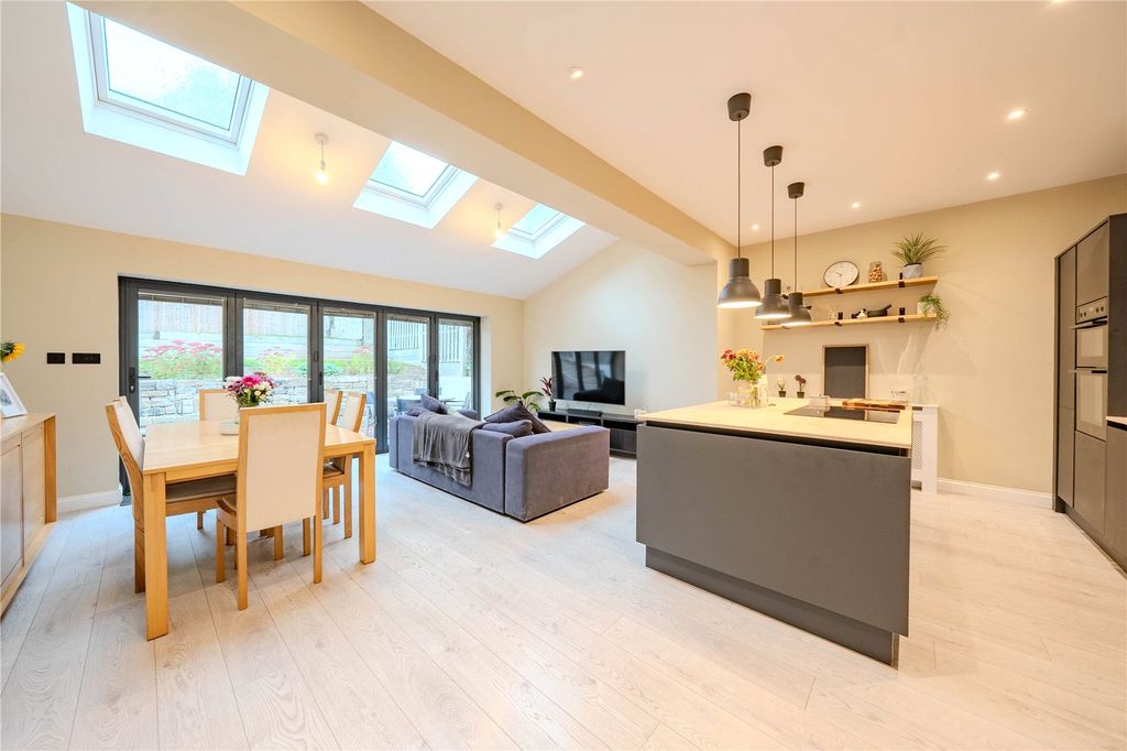 Property photo 2 of 17 2