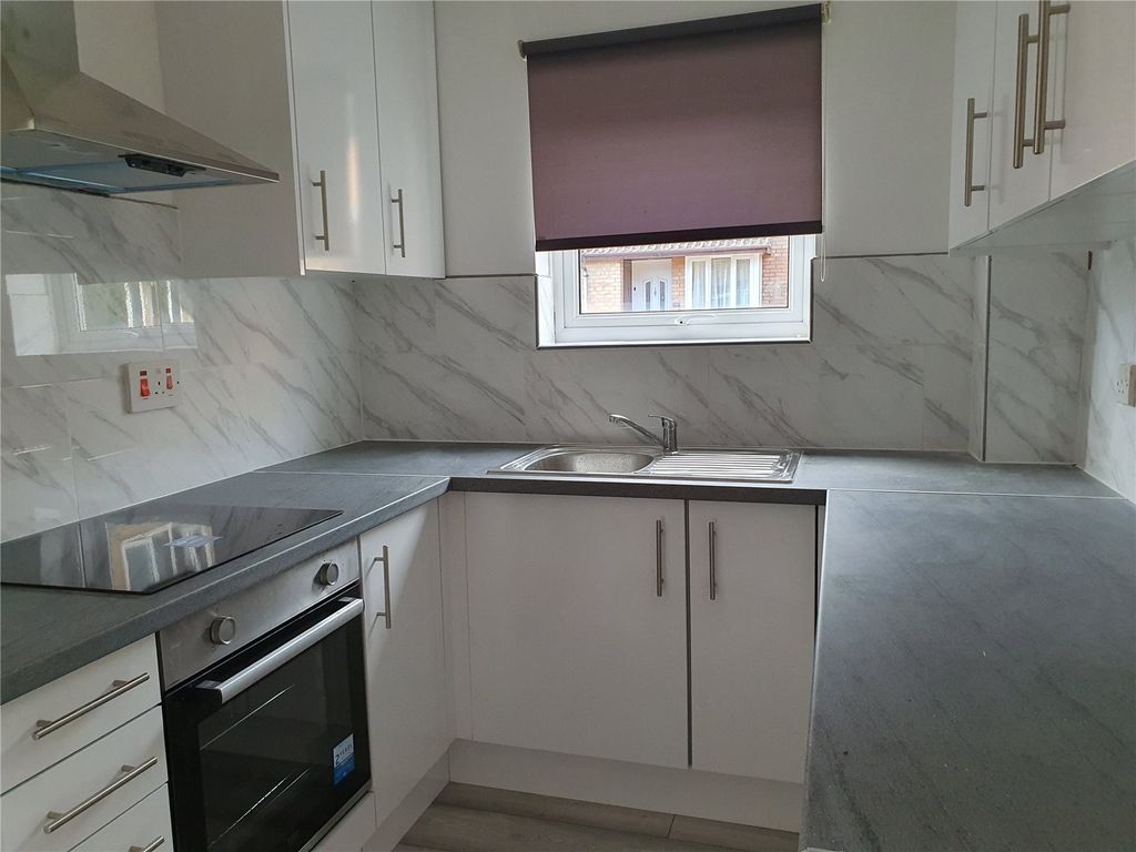 Property photo 2 of 8 Kitchen